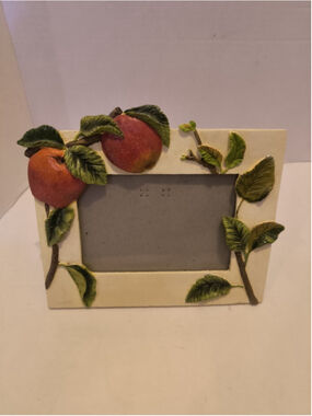 Figi 3D Resin Apple 4x6 Picture Frame - Photo Frame